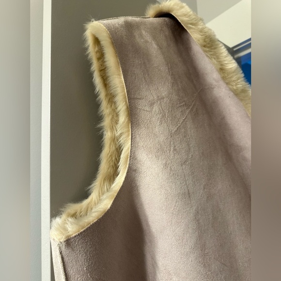 NWT Faux Fur open vest from Lane Bryant! - Picture 10 of 13